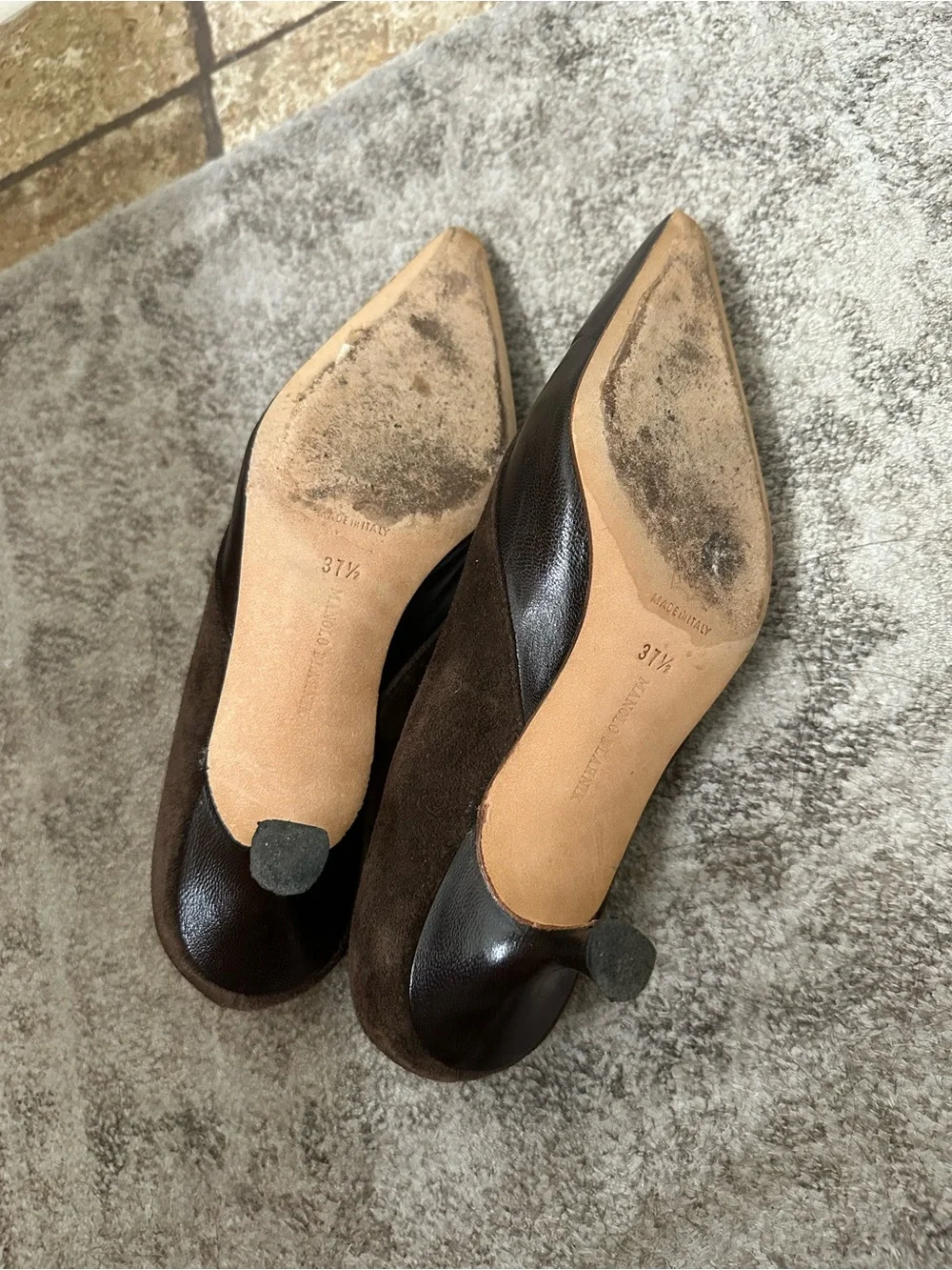 Manolo Blahnik Brown Pointed Toe Buckle Pumps